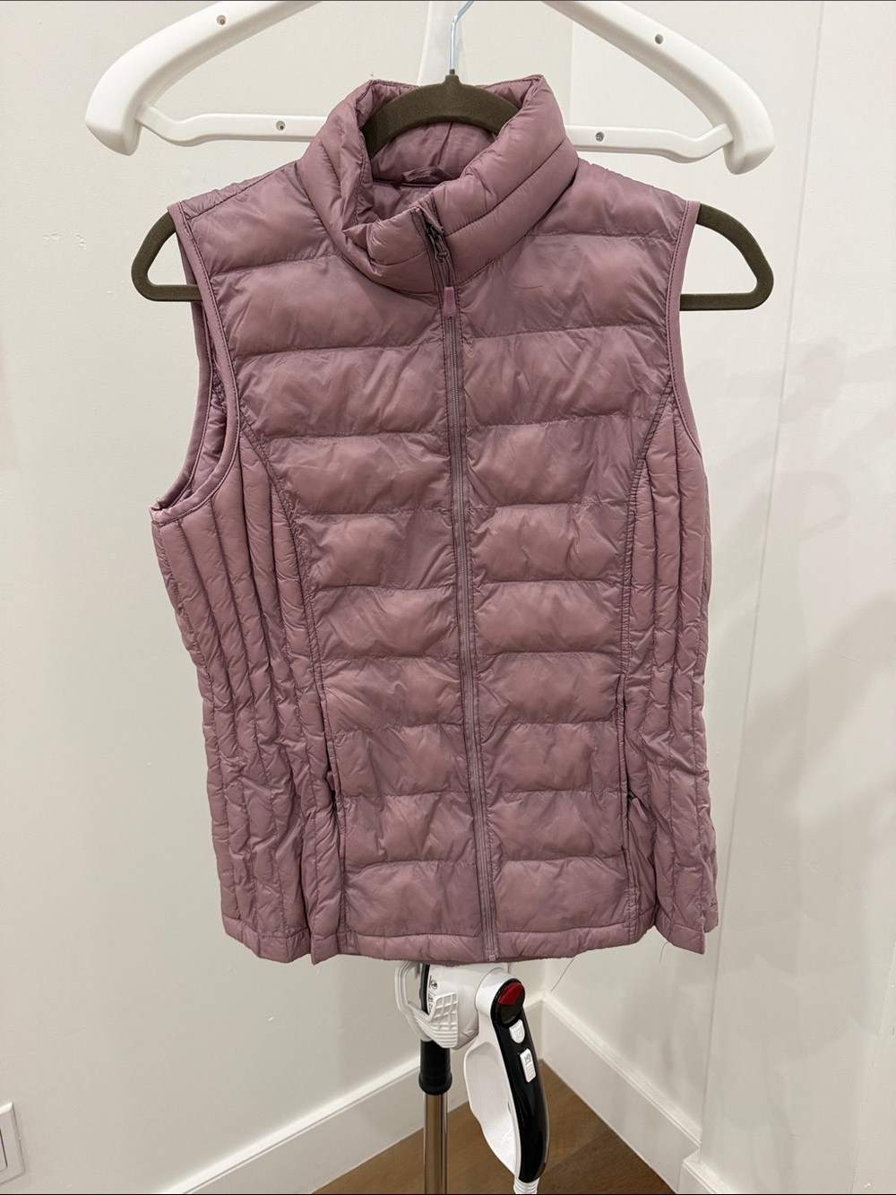 Sleeveless Quilted Puffer Vest in Dusty Mauve/Lilac